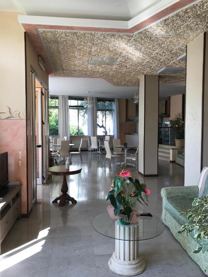 Albergo Villa Angela Toscolano Maderno Exterior foto