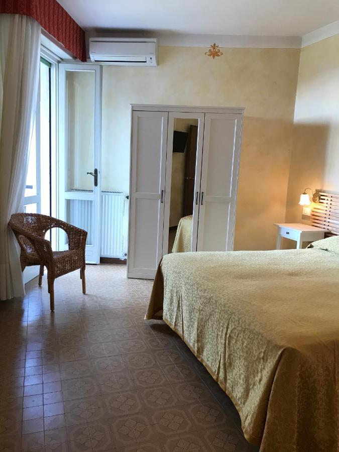 Albergo Villa Angela Toscolano Maderno Exterior foto