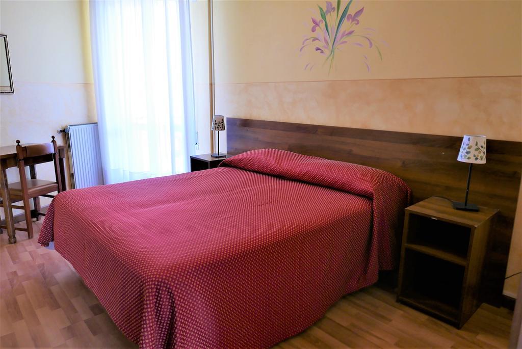 Albergo Villa Angela Toscolano Maderno Exterior foto