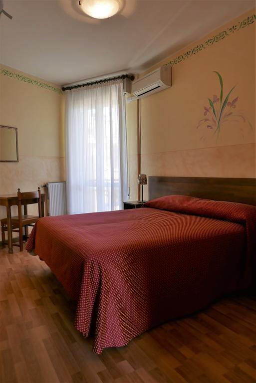 Albergo Villa Angela Toscolano Maderno Exterior foto